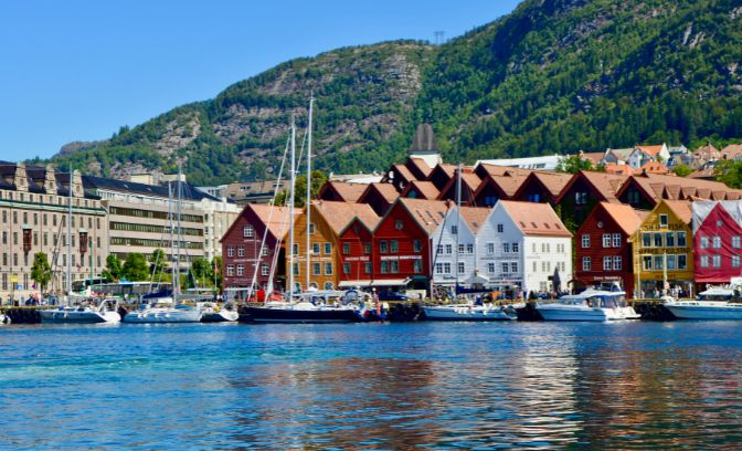 kleurrijke huizen in Bergen